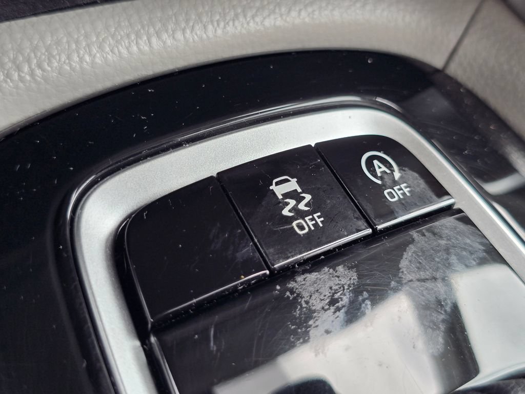 Used 2025 Toyota Corolla Cross L FWD image 27