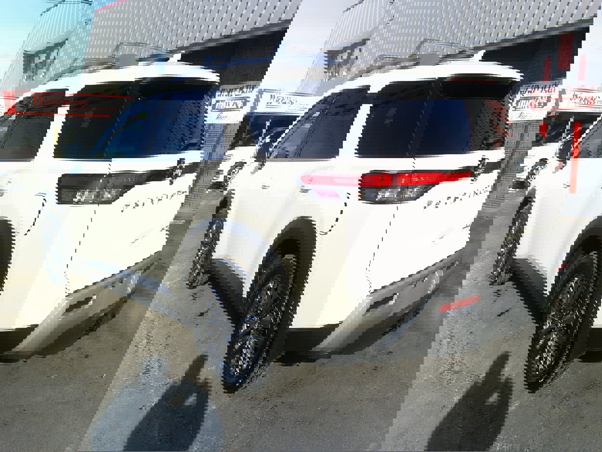 Used 2023 Nissan Pathfinder SL w/ SL Premium Package image 6