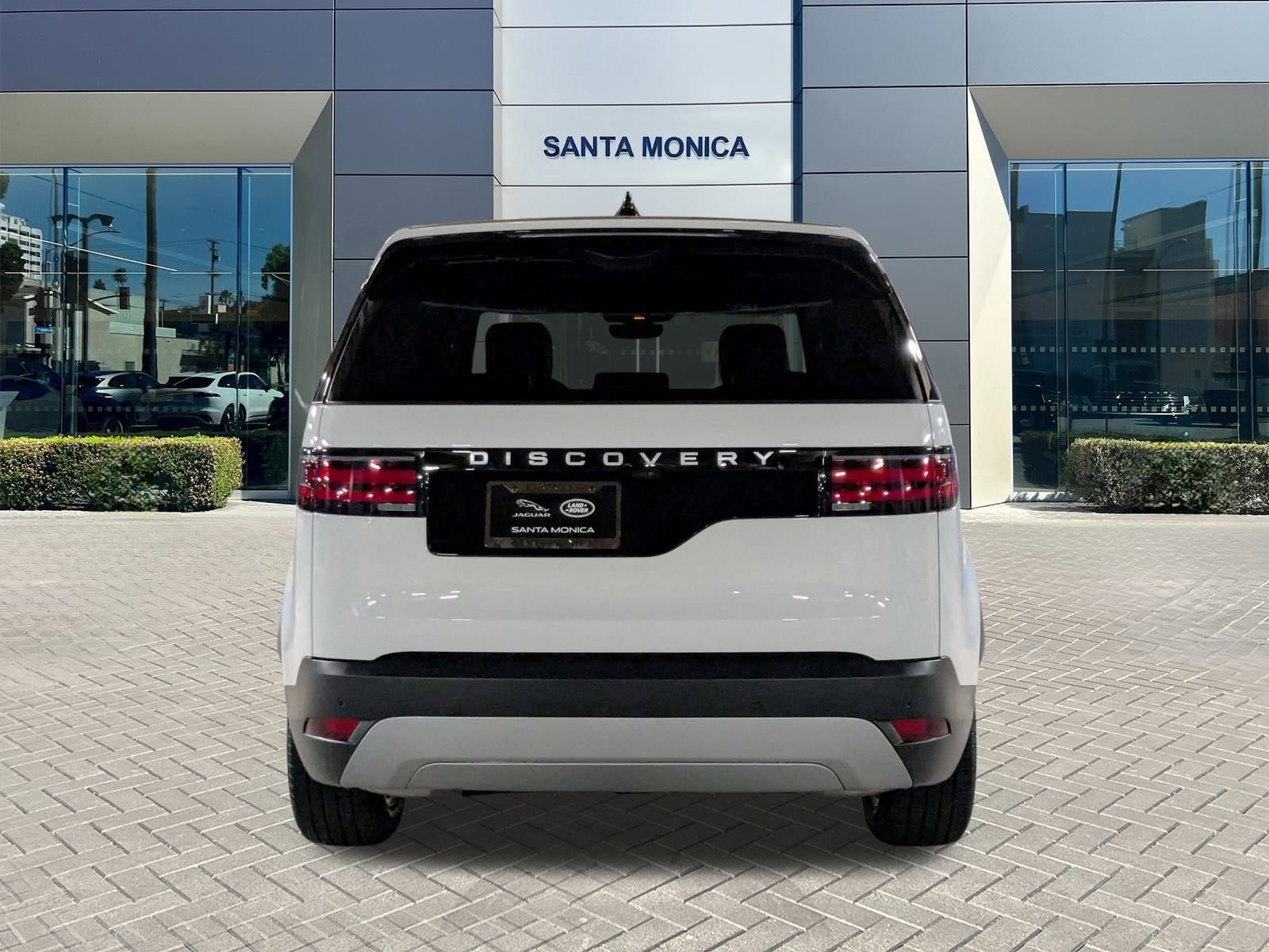 New 2025 Land Rover Discovery S image 8