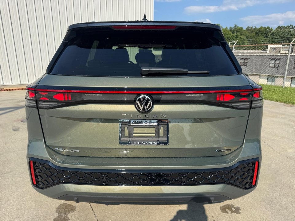 New 2026 Volkswagen Tiguan SEL R-Line AWD/4WD image 14