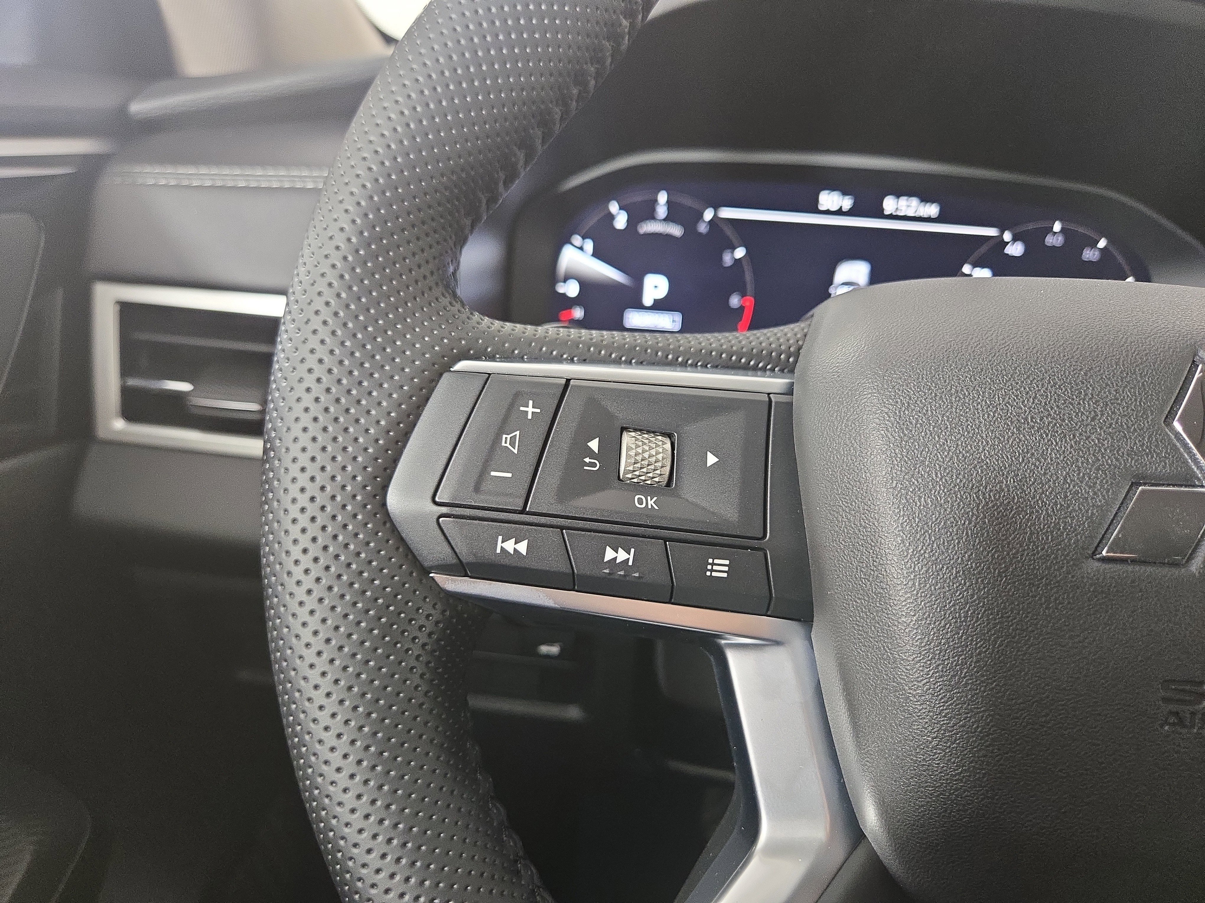 New 2026 Mitsubishi Outlander SE FWD image 15