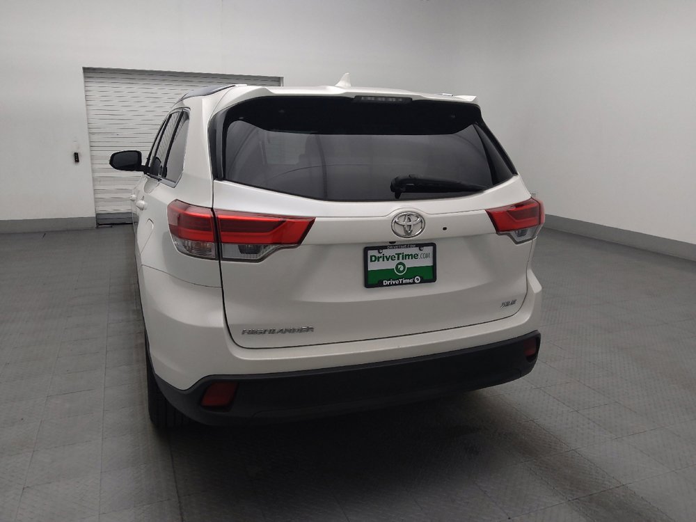 Used 2019 Toyota Highlander XLE FWD image 6
