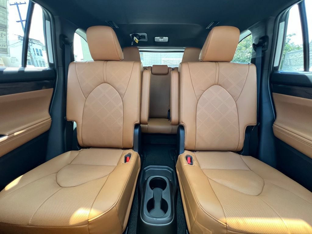 New 2026 Toyota Highlander Platinum AWD/4WD image 13
