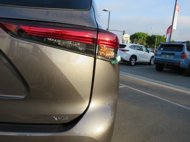 New 2025 Toyota Highlander XLE image 11