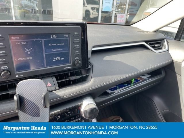 Used 2022 Toyota RAV4 LE image 10