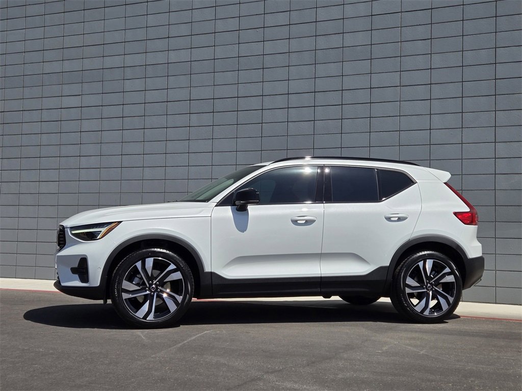 New 2025 Volvo XC40 B5 Plus w/ Protection Package Premier image 2
