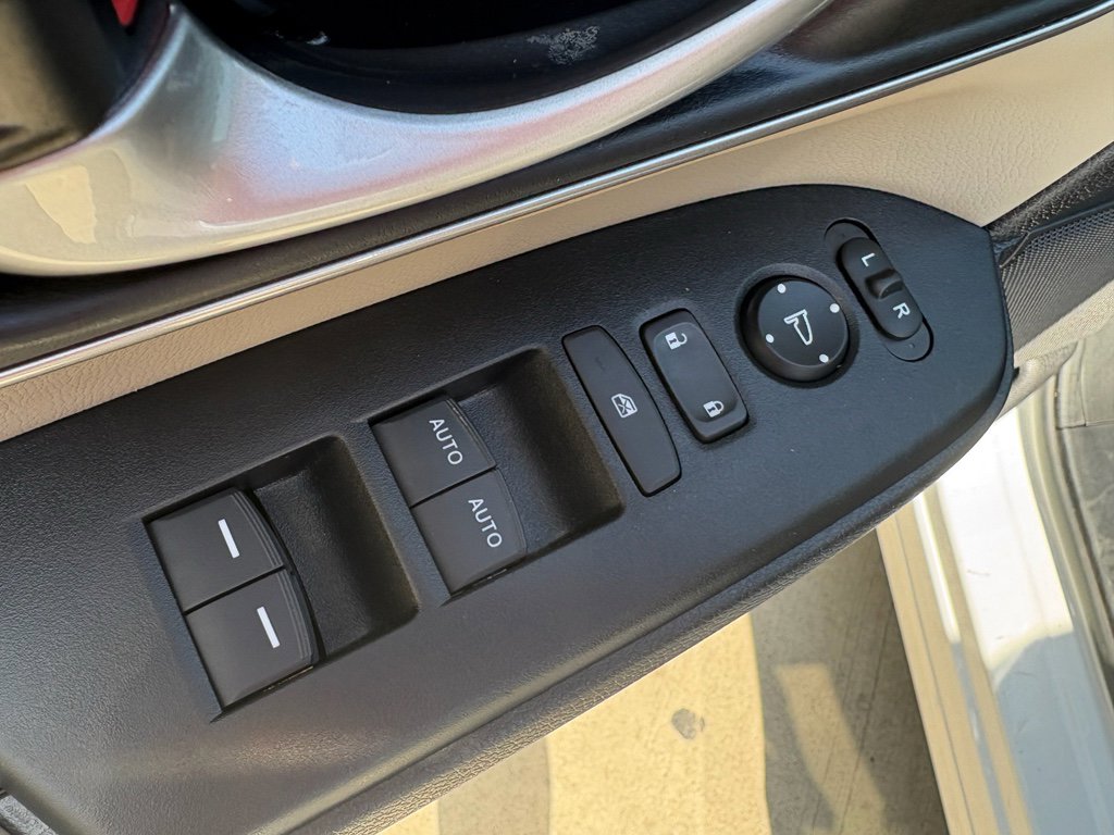 Used 2022 Honda CR-V Touring image 12