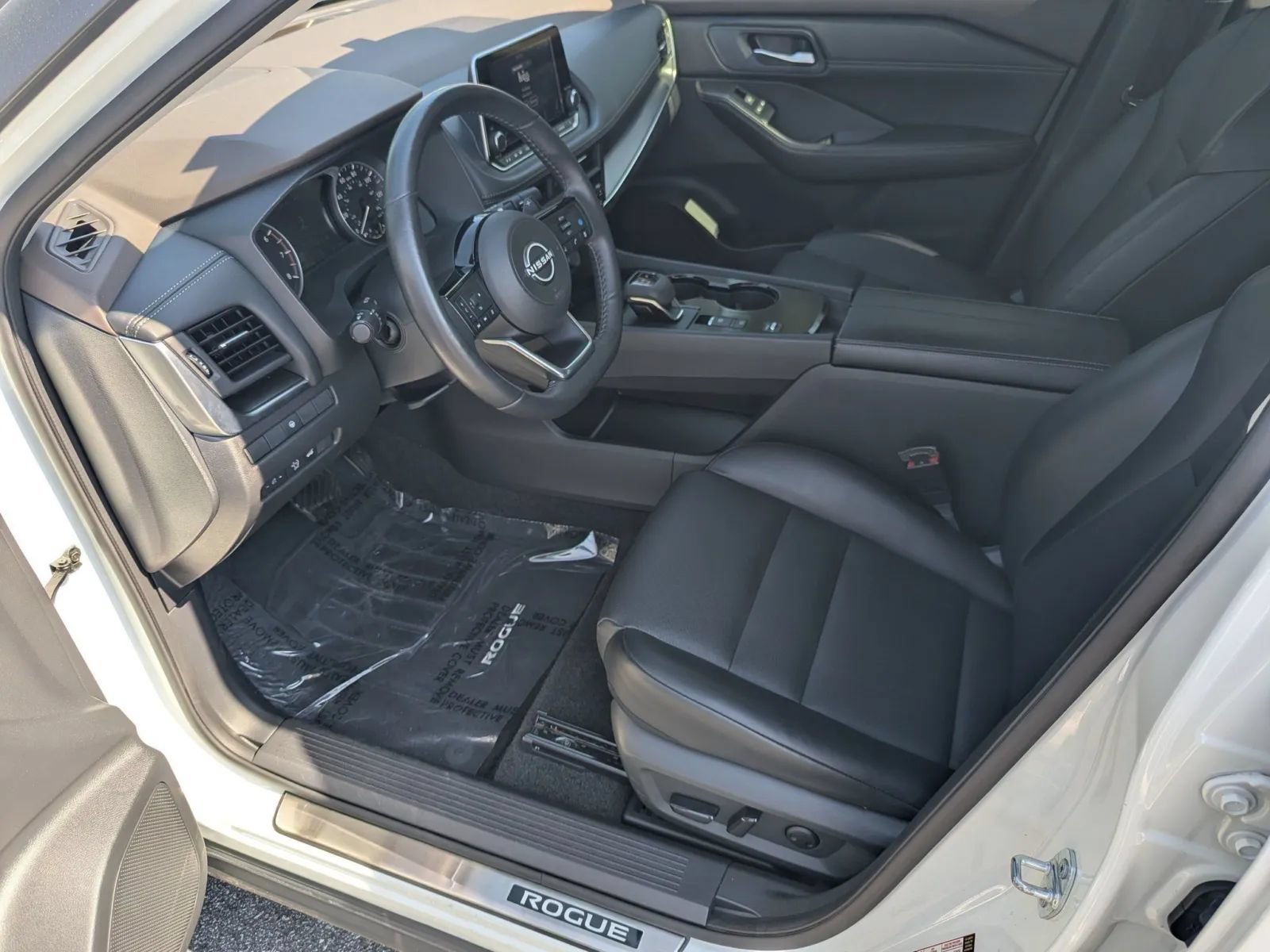 Certified 2023 Nissan Rogue SV w/ SV Premium B Package FWD image 9