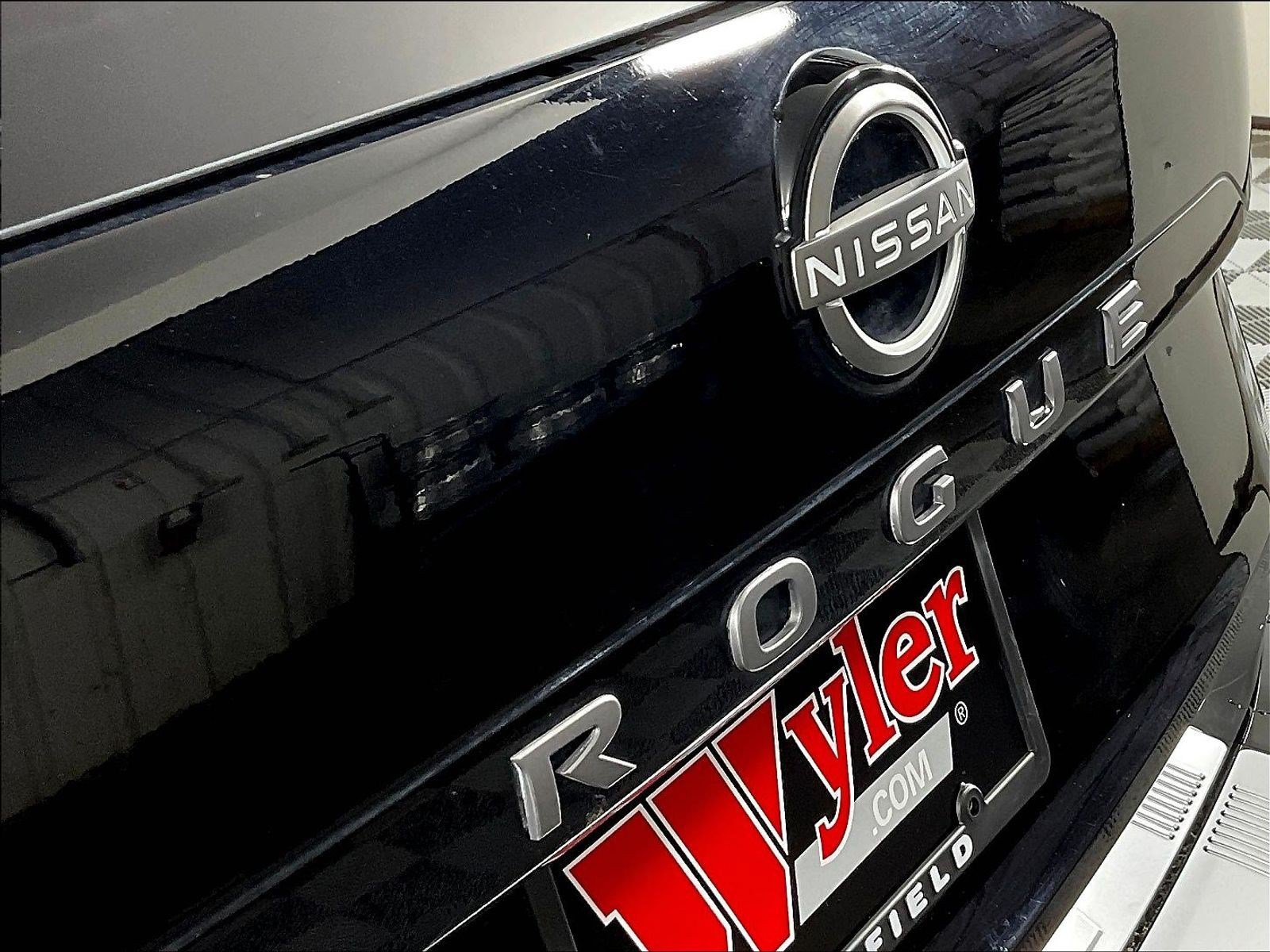 Used 2025 Nissan Rogue SV w/ SV Premium Package FWD image 24