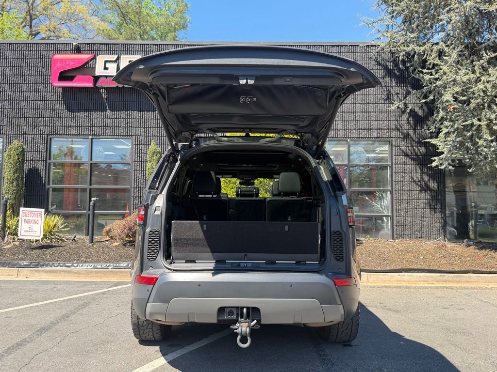 Used 2018 Land Rover Discovery HSE image 17