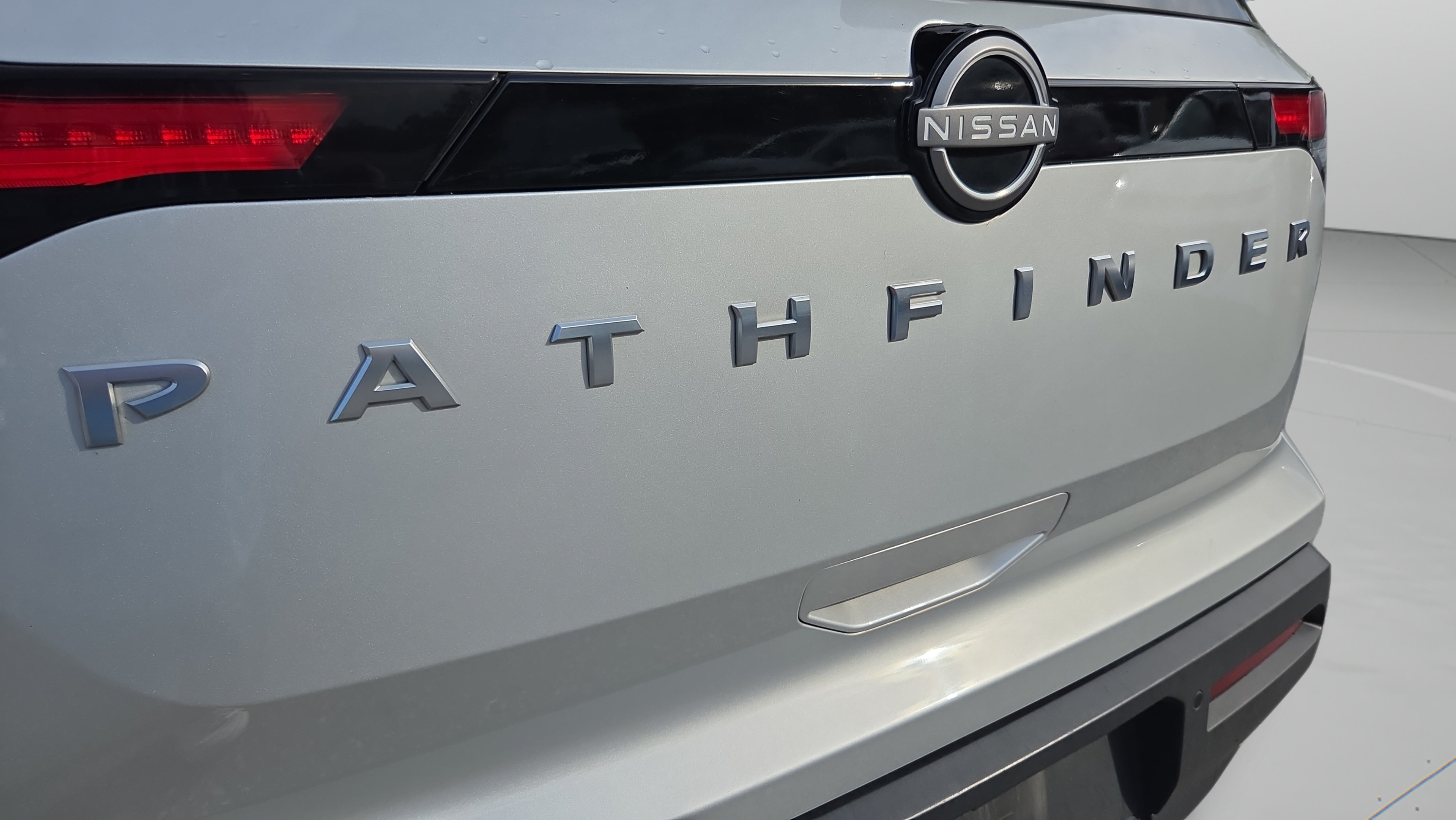 Used 2025 Nissan Pathfinder SV FWD image 31