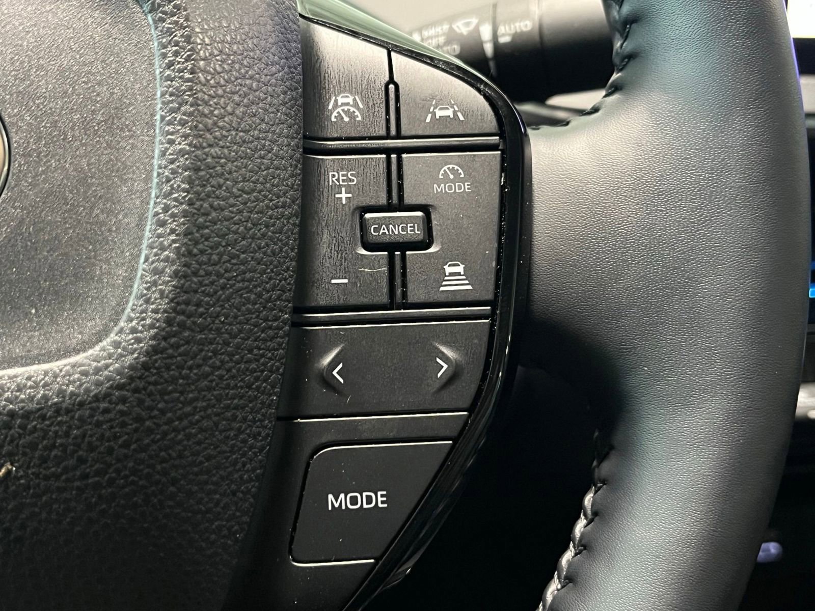 Used 2026 Toyota Prius XLE FWD image 30