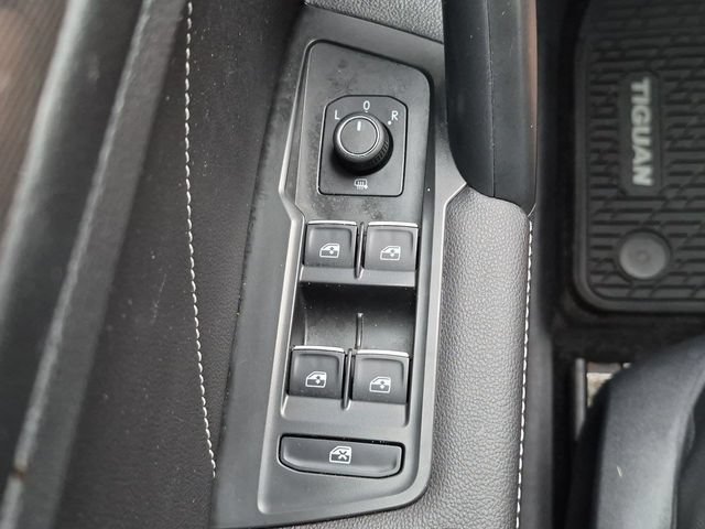 Used 2024 Volkswagen Tiguan SE AWD/4WD image 13