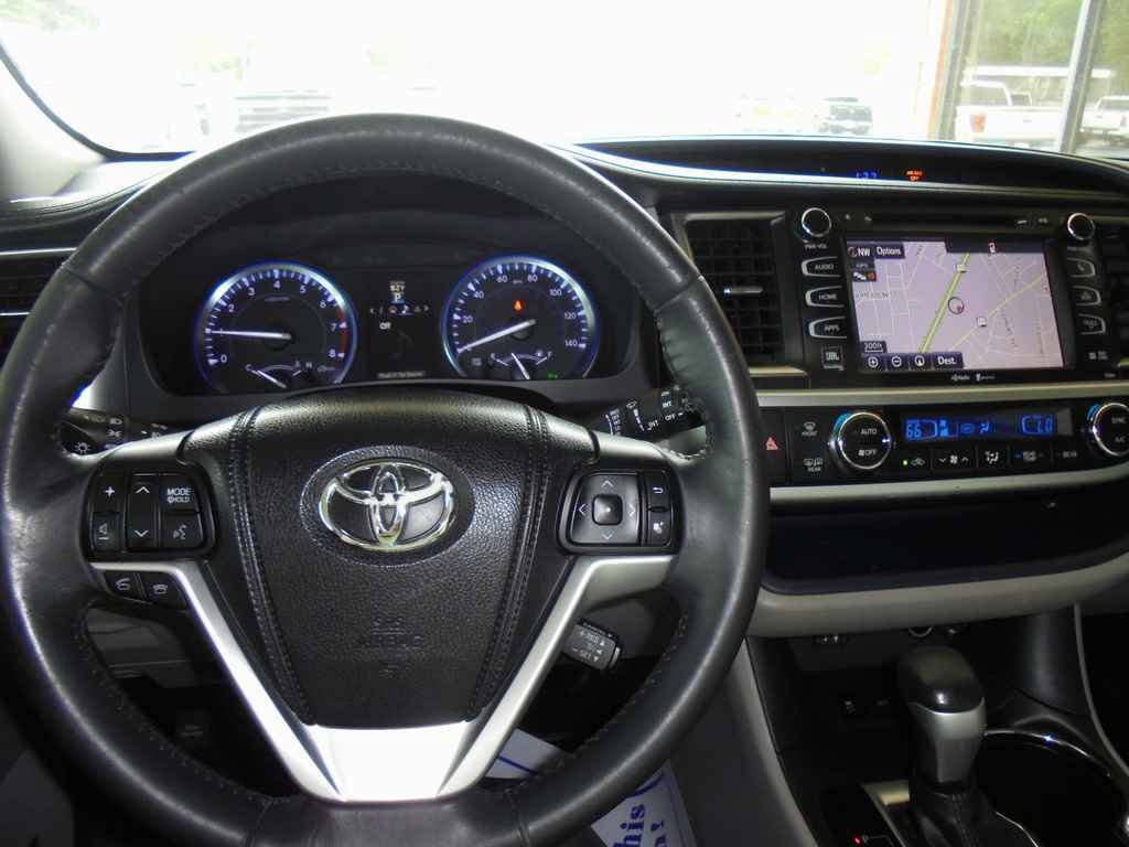Used 2014 Toyota Highlander Limited AWD/4WD image 6