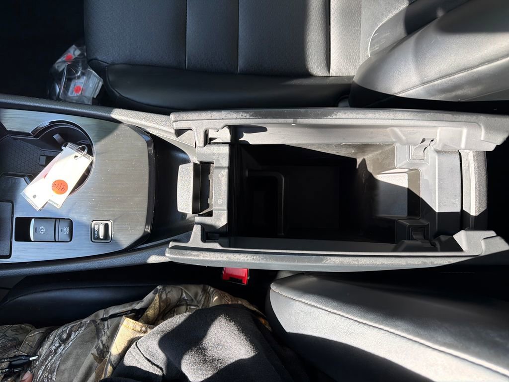 Used 2023 Nissan Rogue SV w/ SV Premium B Package image 29