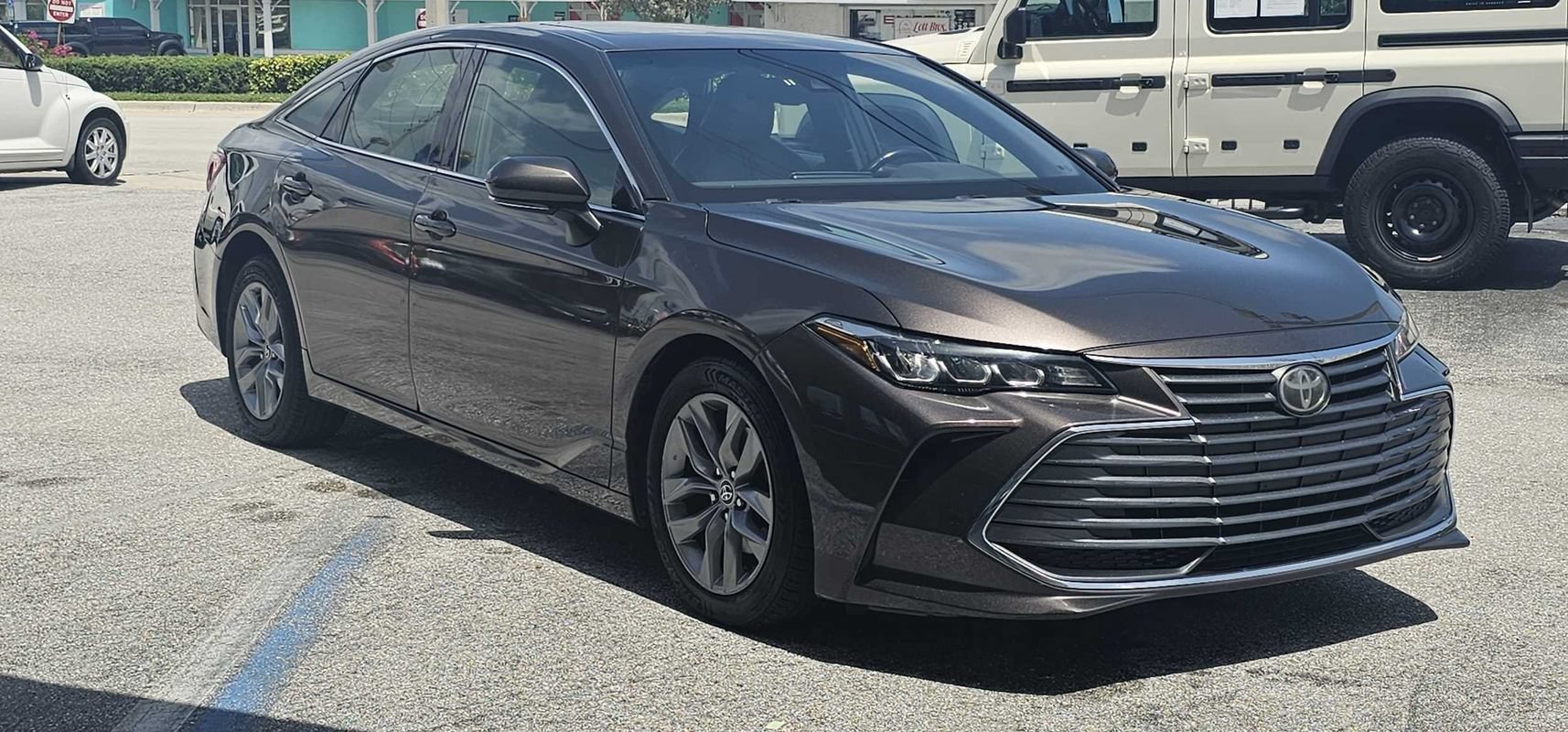 Used 2019 Toyota Avalon XLE w/ Moonroof Package FWD image 7