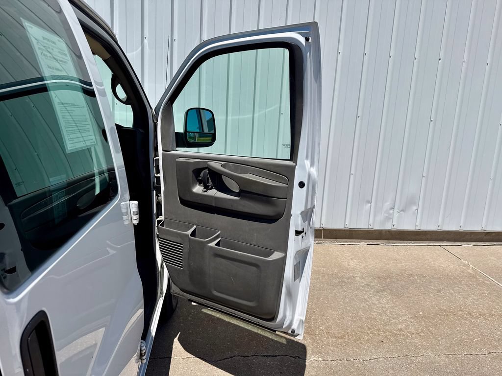 Used 2014 GMC Savana 2500 RWD image 19