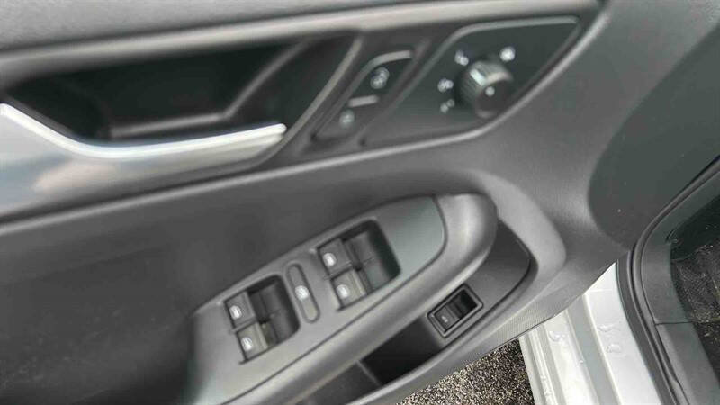 Used 2014 Volkswagen Jetta S image 9