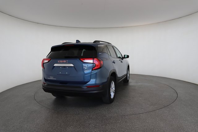 Used 2024 GMC Terrain SLE w/ Driver Convenience Package image 16