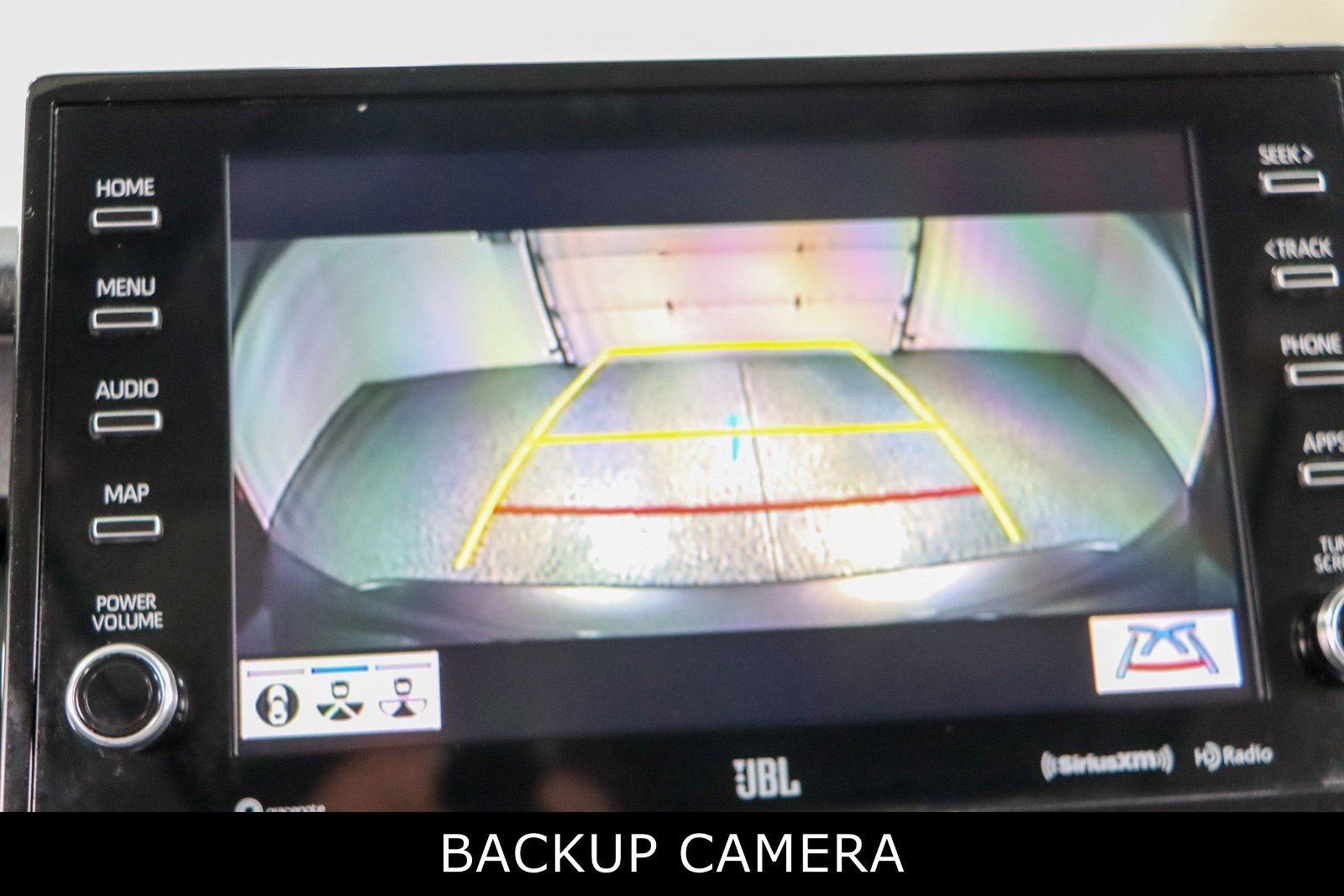 Used 2022 Toyota Camry XLE w/ Navigation Package image 19