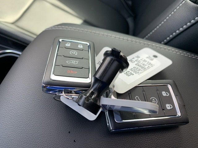 New 2025 Jeep Grand Cherokee L Limited w/ Luxury Tech Group II image 40