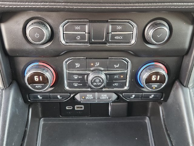 Used 2021 Chevrolet Suburban LT RWD image 18