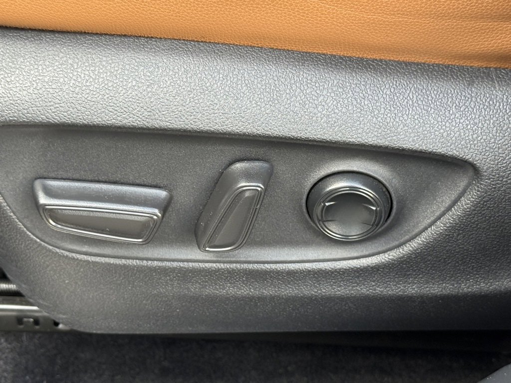 Used 2023 Toyota Highlander Platinum image 21