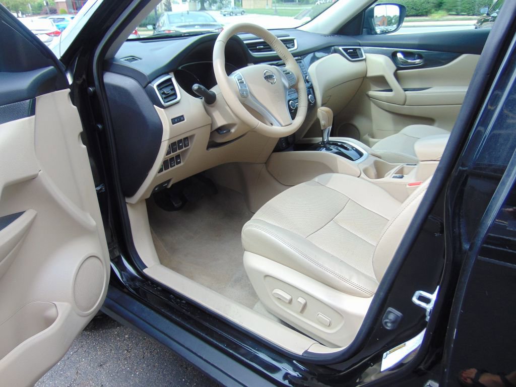 Used 2015 Nissan Rogue SL image 2