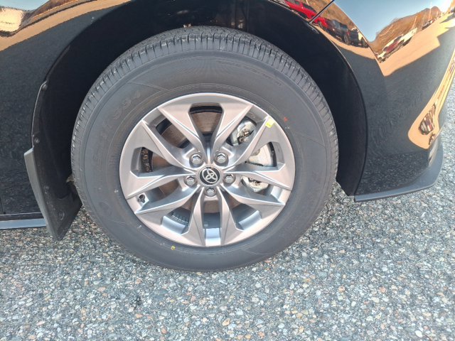 New 2026 Toyota Sienna XLE AWD/4WD image 9