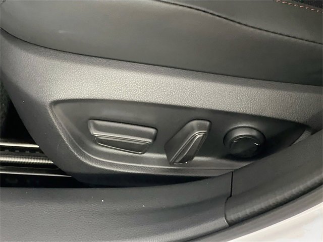 New 2025 Toyota Prius Plug-In Hybrid image 13