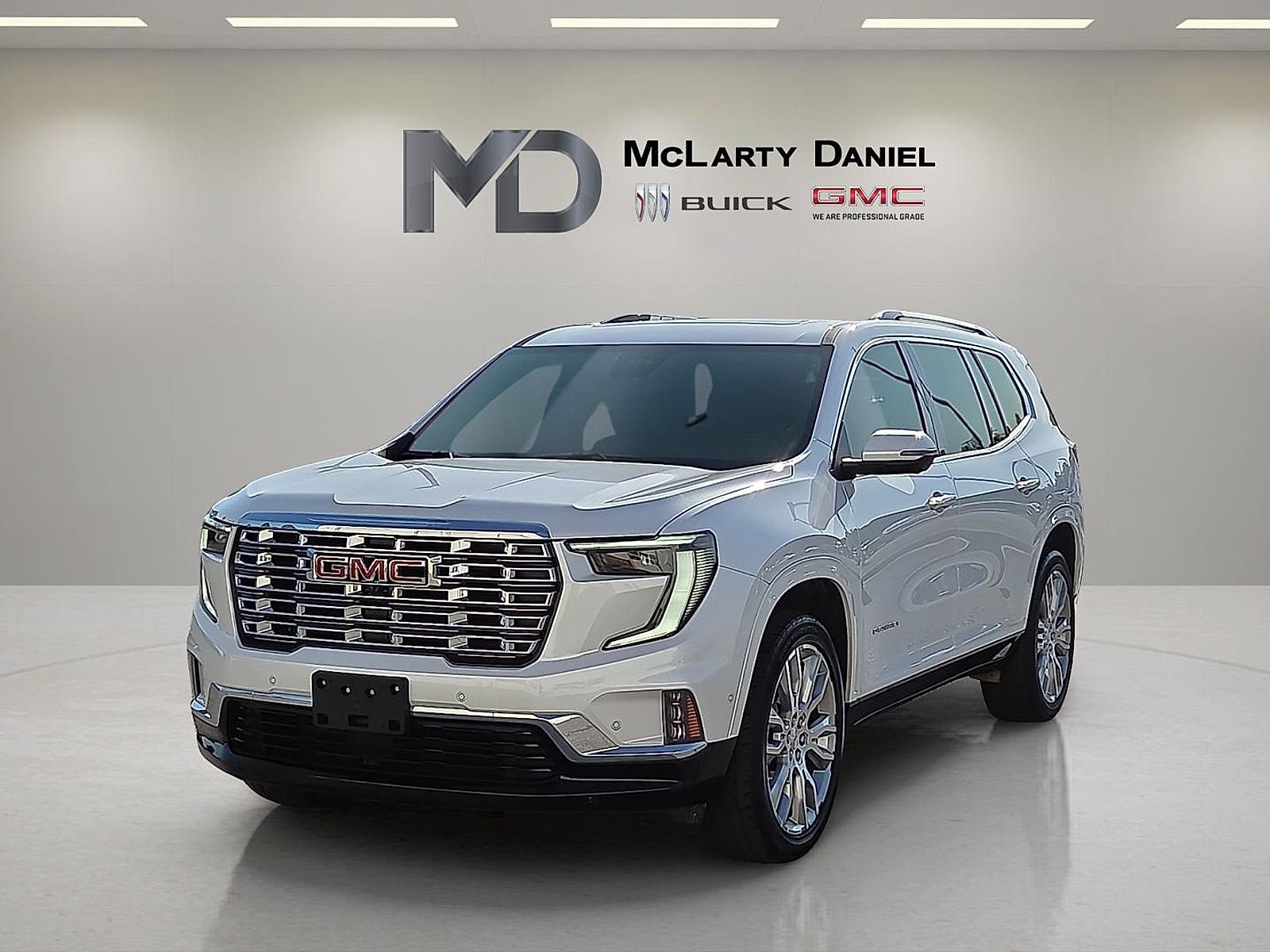 Used 2024 GMC Acadia Denali w/ Super Cruise Package AWD/4WD image 3