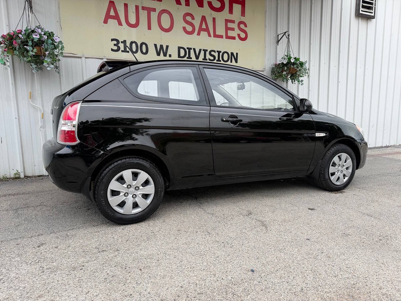 Used 2009 Hyundai Accent GS w/ Popular Equipment Pkg 2 FWD image 2