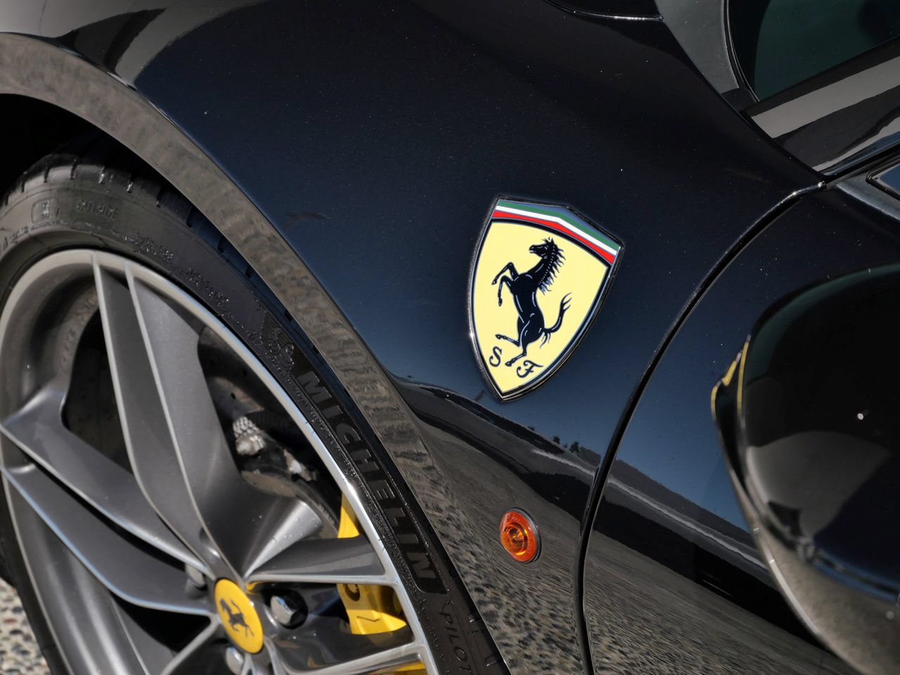 Used 2018 Ferrari 488 Spider RWD image 8