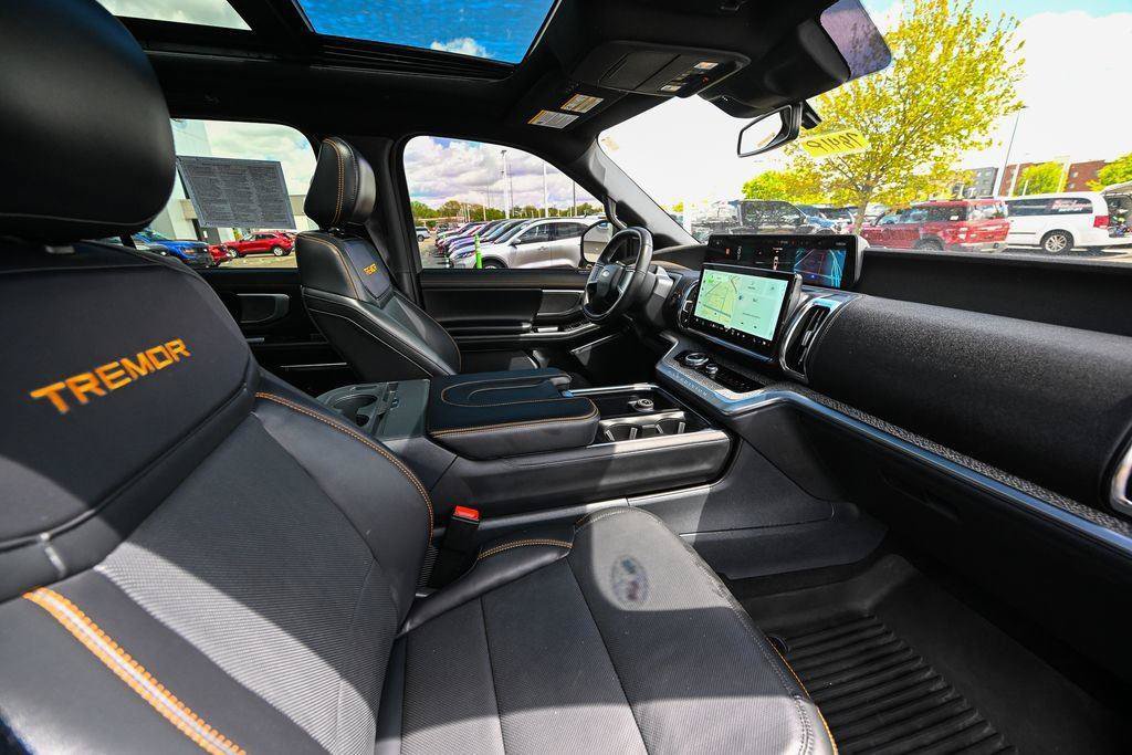 Used 2025 Ford Expedition Tremor AWD/4WD image 26