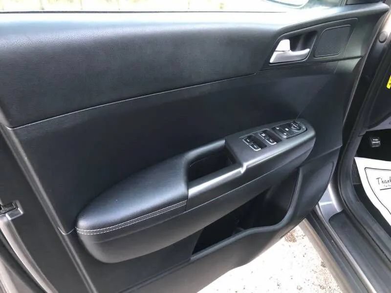 Used 2018 Kia Sportage LX FWD image 18