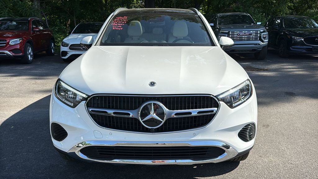 Used 2025 Mercedes-Benz GLC 300 4MATIC image 9