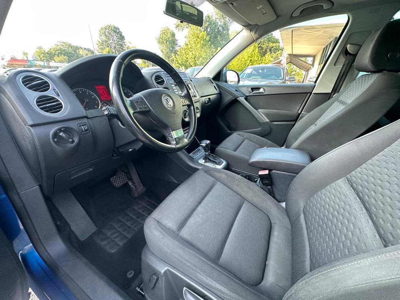 Used 2009 Volkswagen Tiguan SE AWD/4WD image 13