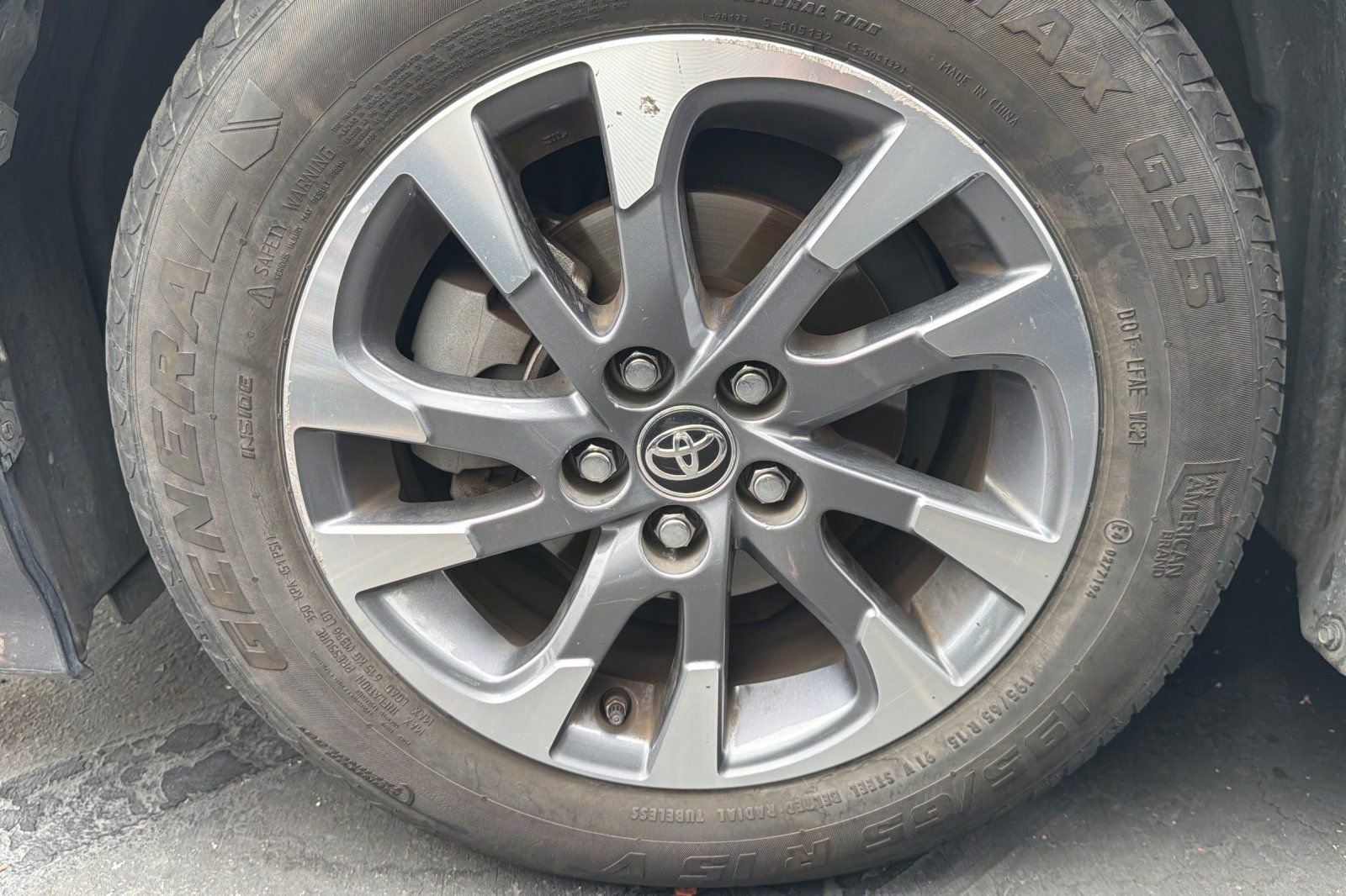 Used 2020 Toyota Prius Limited w/ Premium Convenience Package FWD image 4