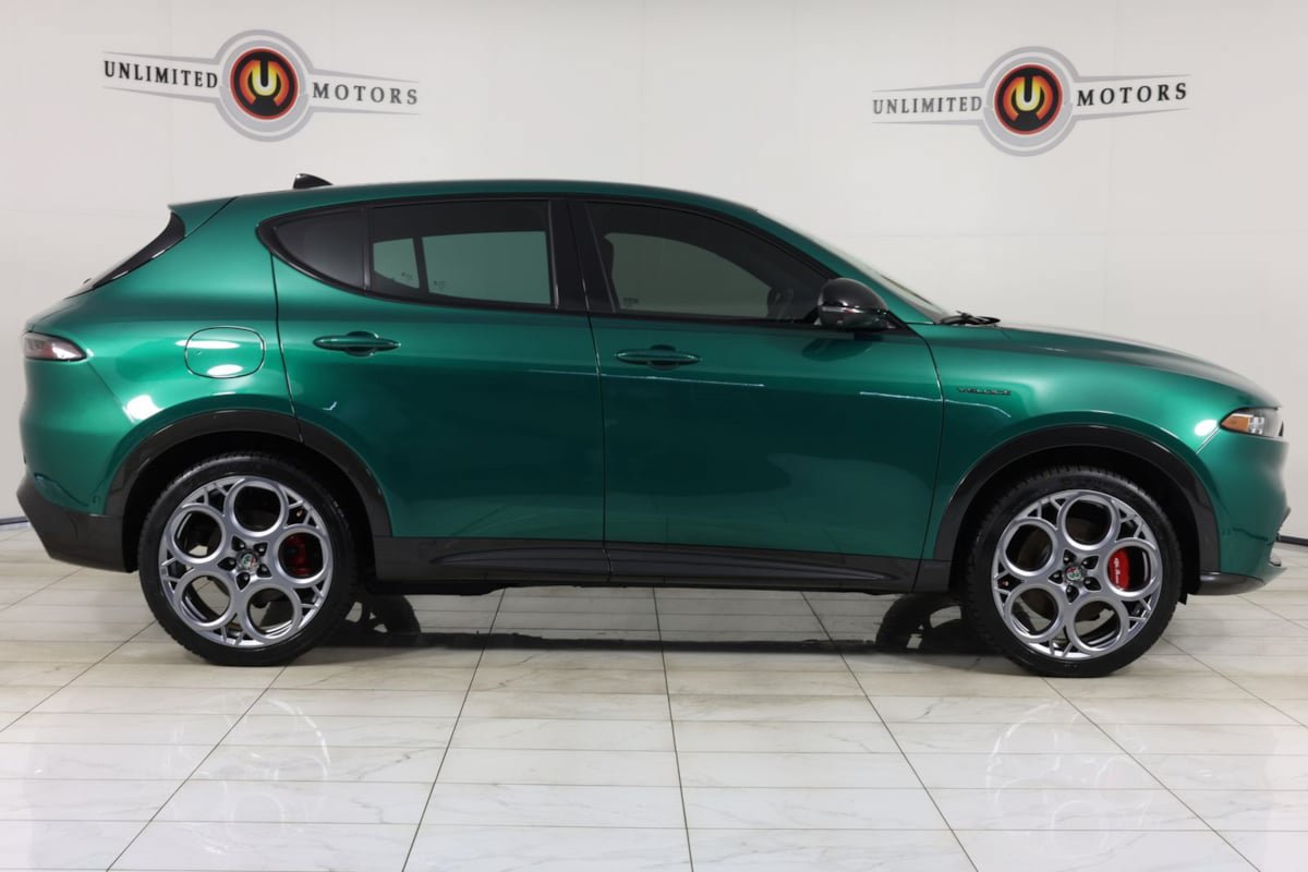 Used 2024 Alfa Romeo Tonale Veloce w/ Active Assist Package AWD/4WD image 2