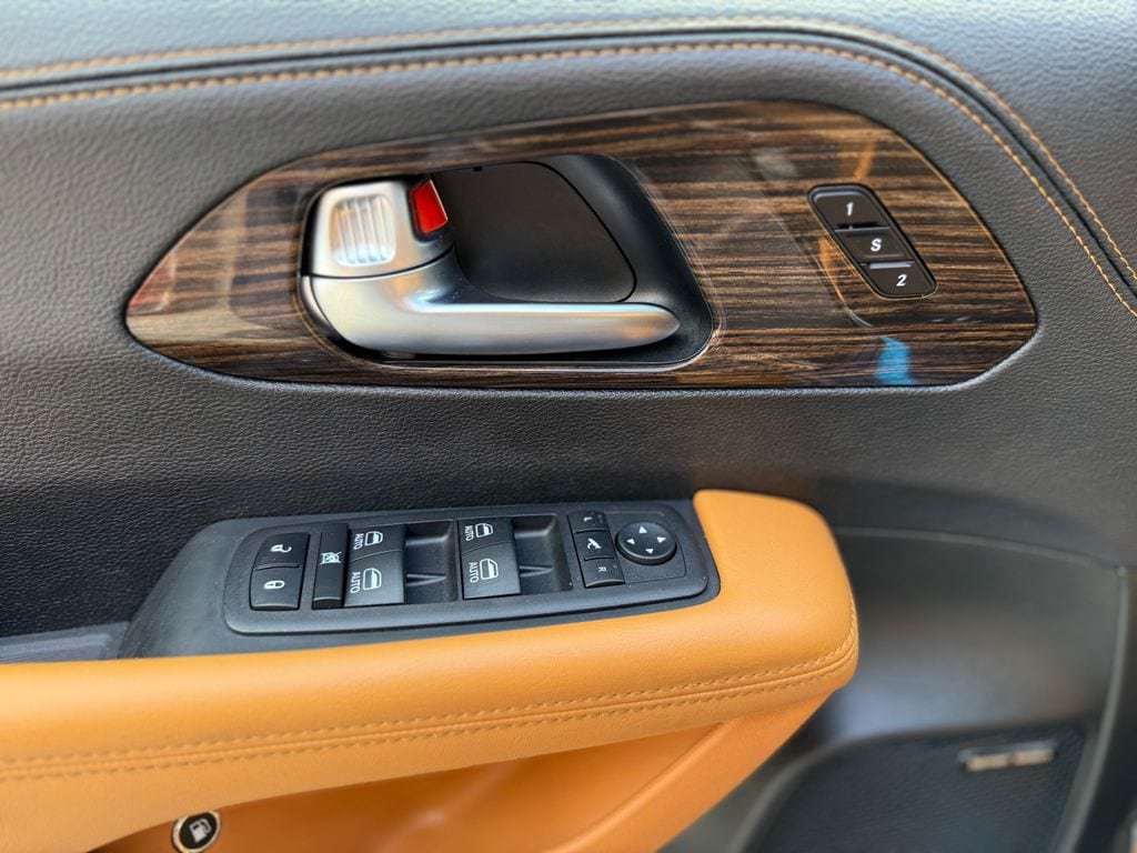 Used 2023 Chrysler Pacifica Pinnacle FWD image 22