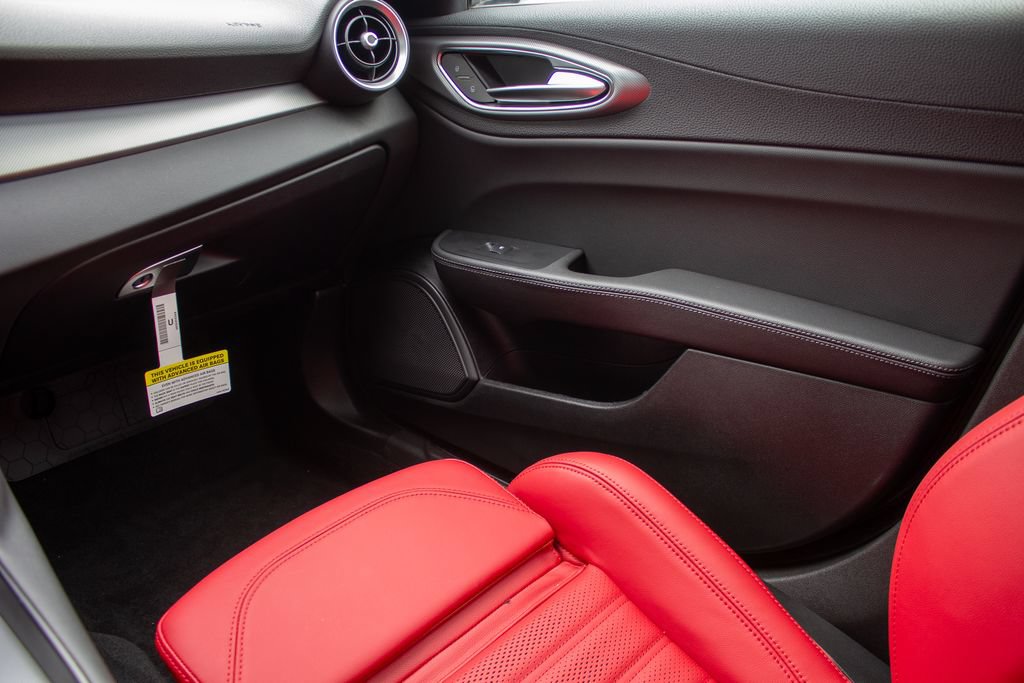 New 2025 Alfa Romeo Giulia AWD w/ Veloce Package AWD image 20