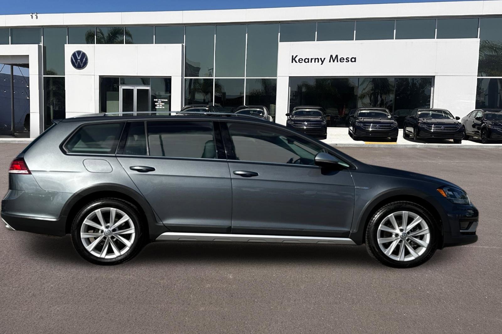 Used 2019 Volkswagen Golf Alltrack S image 3