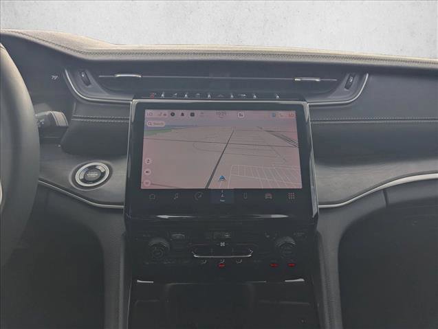 Used 2023 Jeep Grand Cherokee Limited image 13