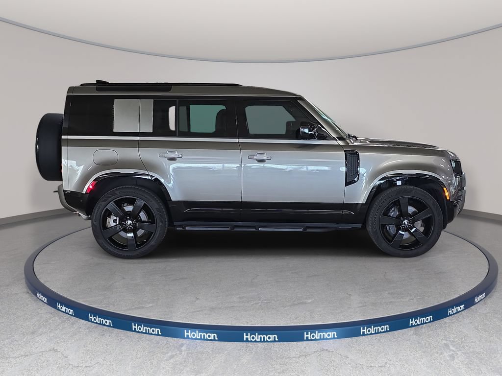 Used 2025 Land Rover Defender 110 X-Dynamic SE AWD/4WD image 6
