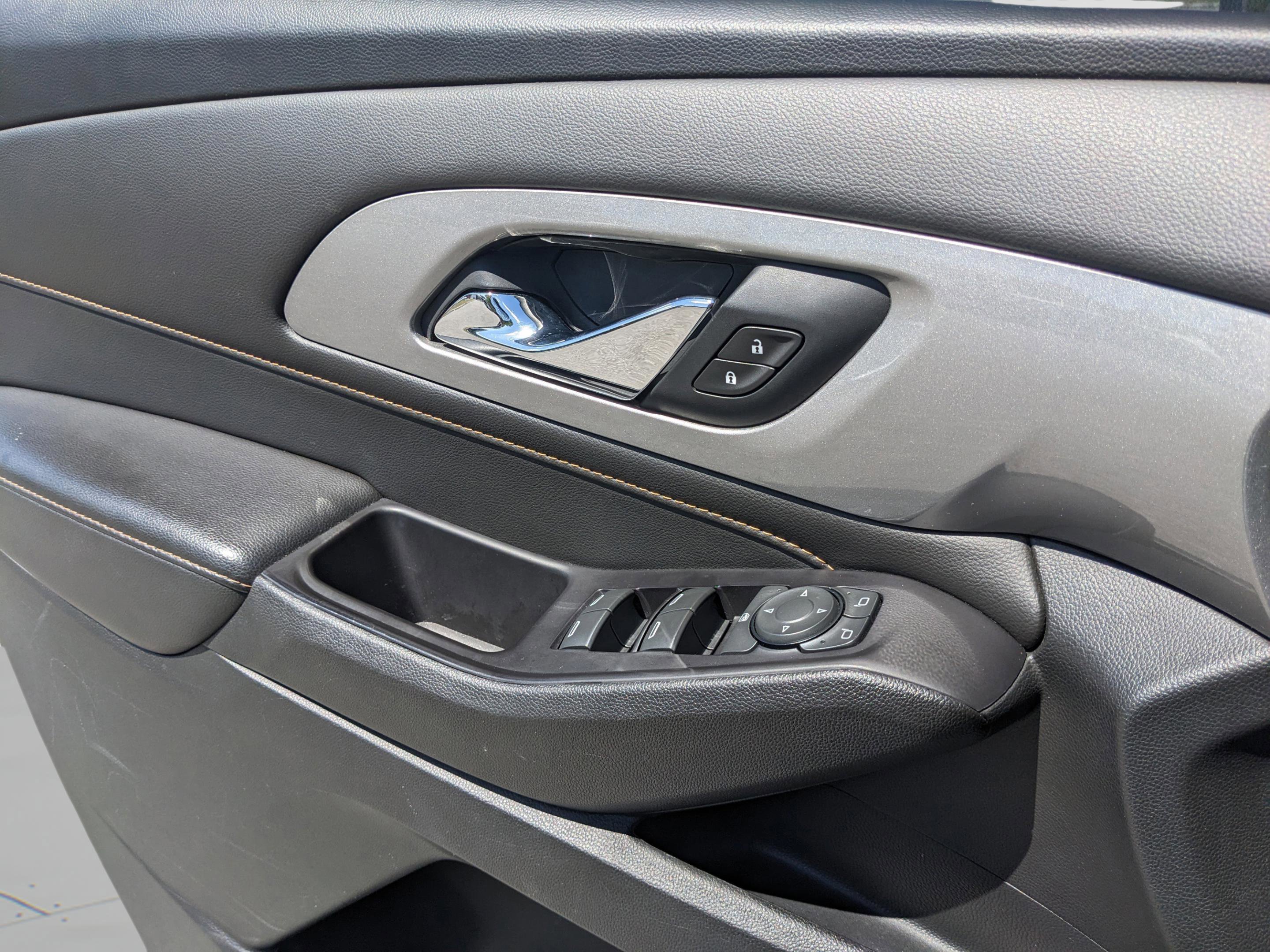 Used 2020 Chevrolet Traverse LS w/ LPO, Black Accent Package FWD image 20