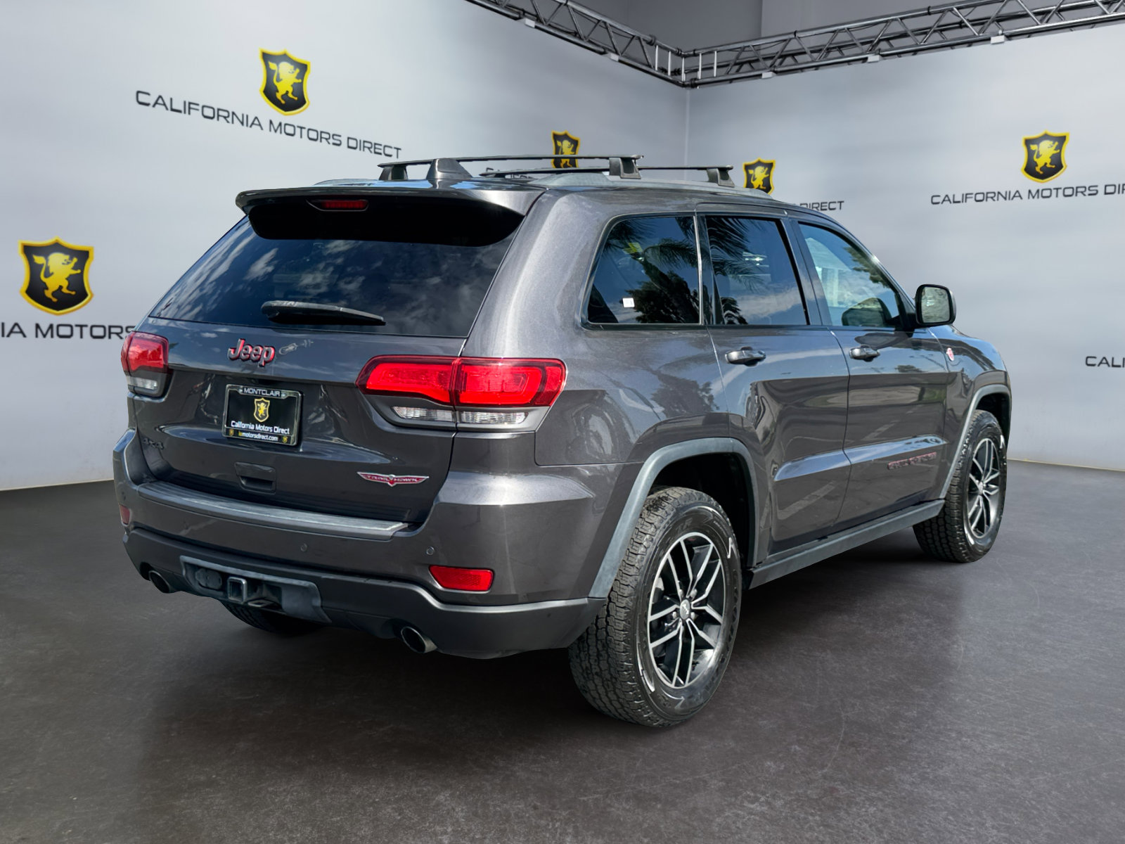 Used 2017 Jeep Grand Cherokee Trailhawk w/ Trailhawk Luxury Group AWD/4WD image 5