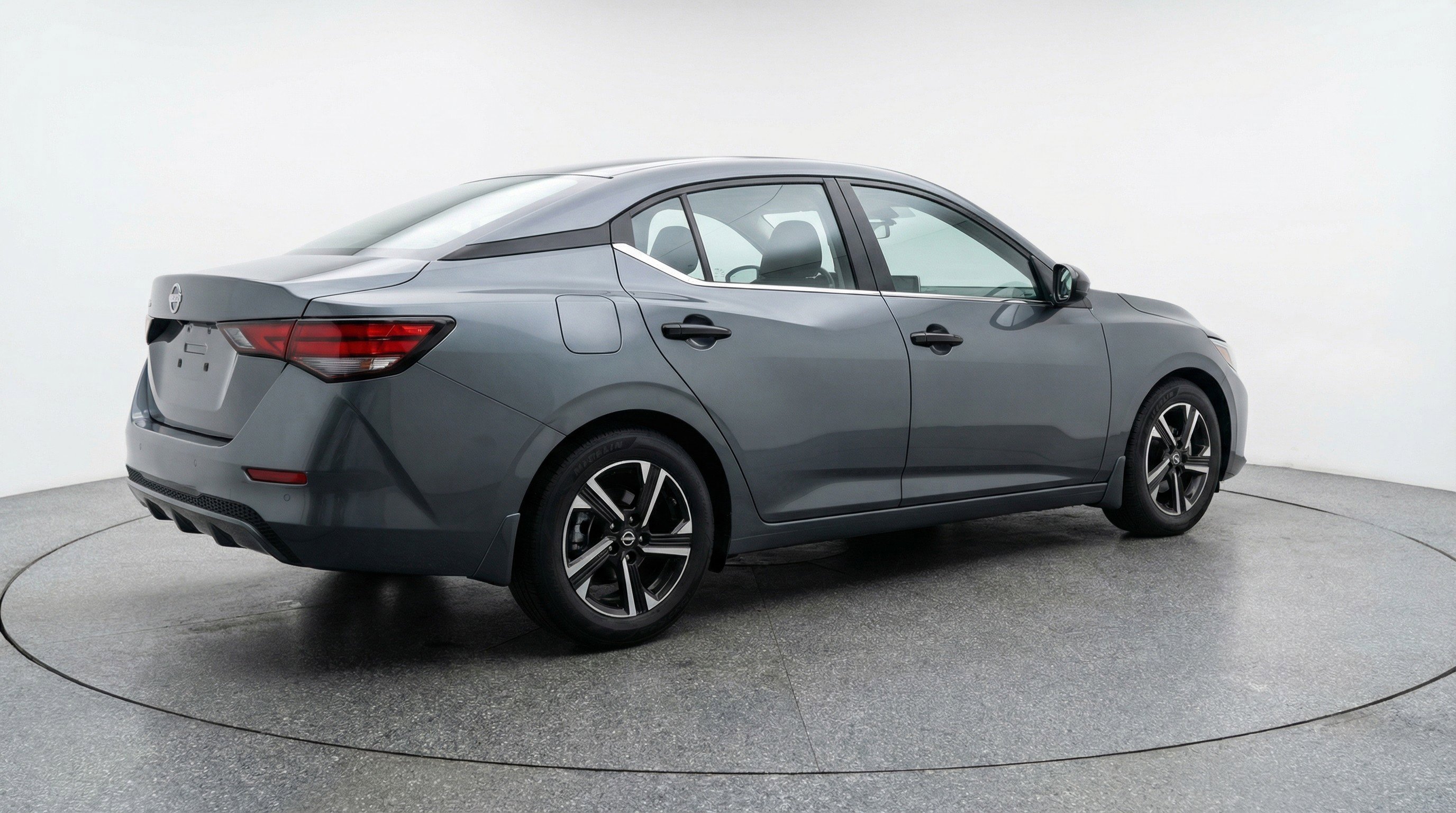 Used 2025 Nissan Sentra SV FWD image 9