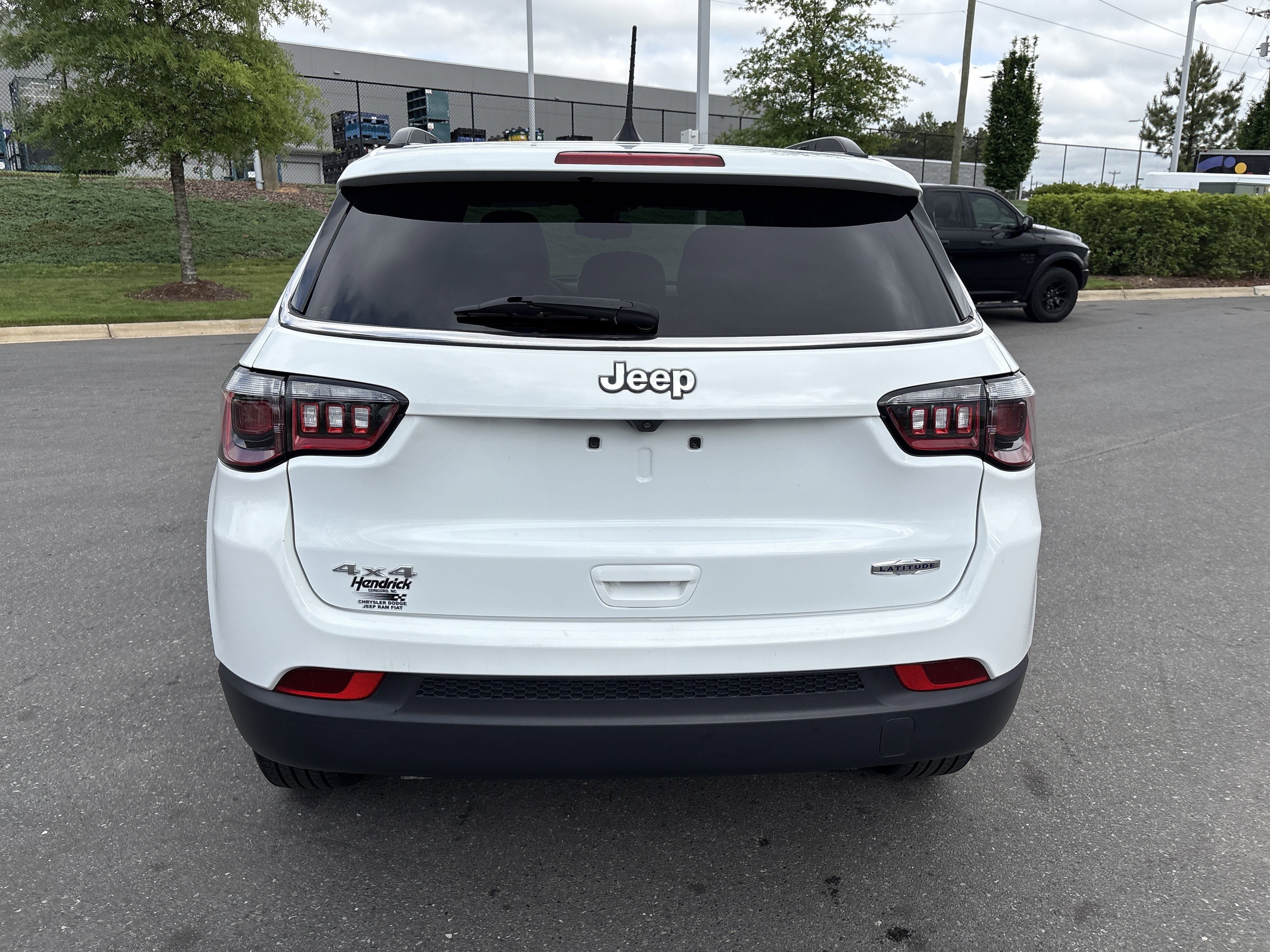 Used 2024 Jeep Compass Latitude AWD/4WD image 8