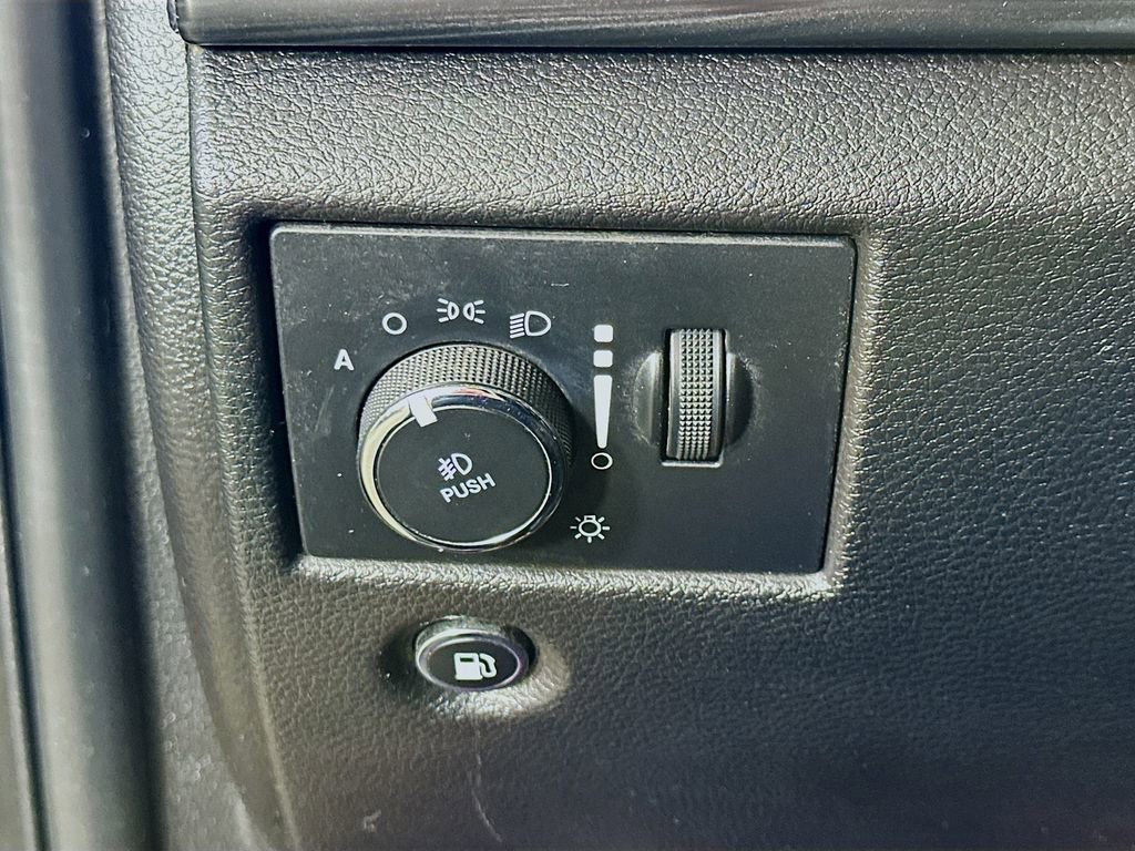 Used 2020 Jeep Grand Cherokee Altitude image 21