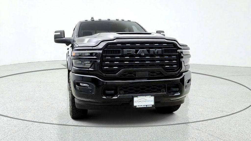 Used 2025 RAM 2500 Limited AWD/4WD image 2